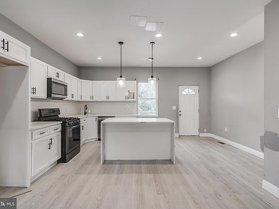 3rd image of 3616 W Garrison Ave