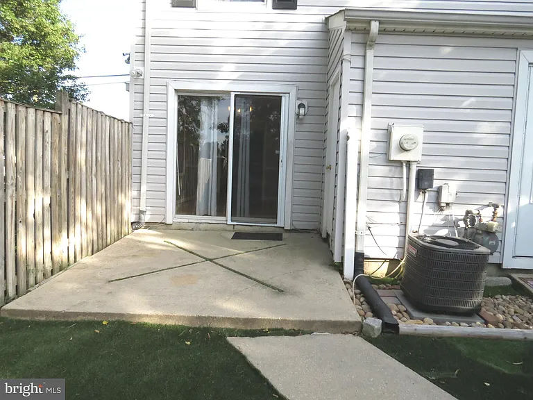 15310 Annapolis Rd — Photo 33