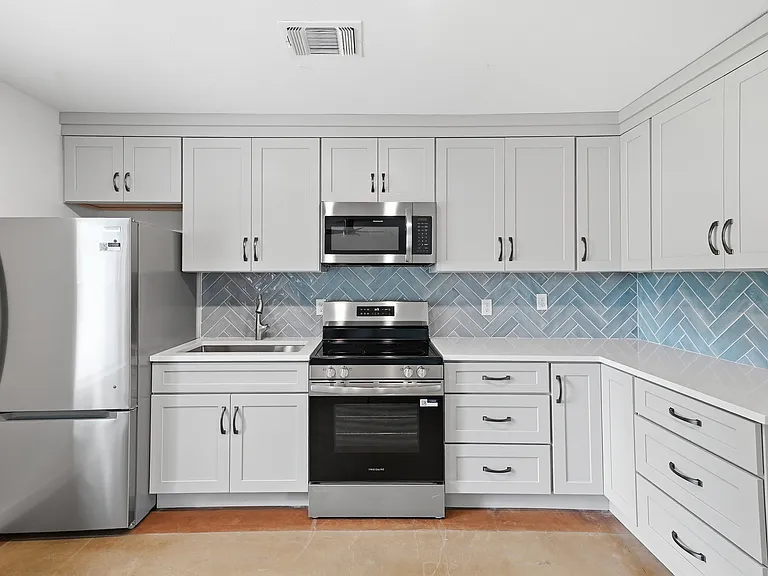 102 Rose Dr #B — Photo 9