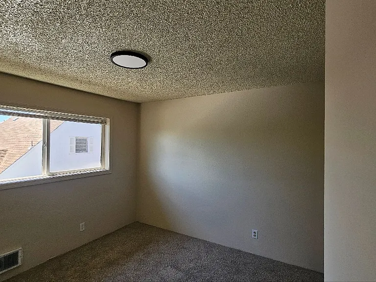 955 NE Elm St #3 — Photo 6