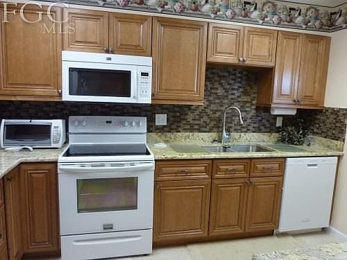 1st image of 7040 Cedarhurst Dr