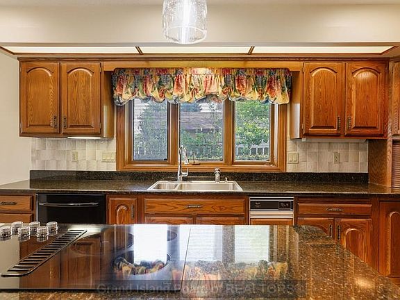 5th image of 2617 Lakewood Dr