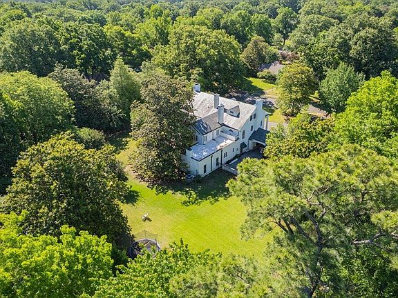 3rd image of 4202 White Oaks Rd