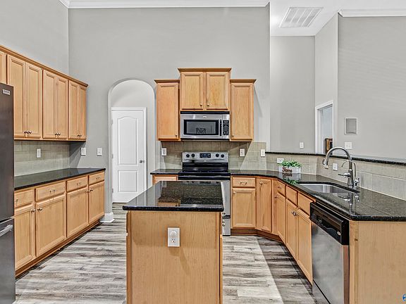 4th image of 119 Thornberry Ln