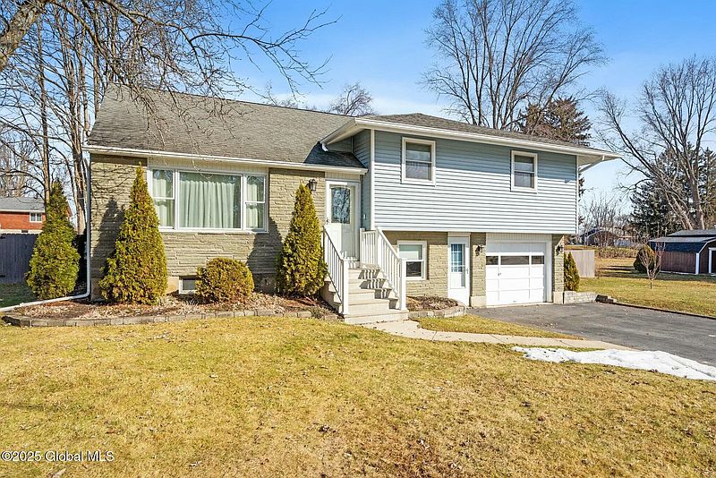 2nd image of 6 Greenway Drive