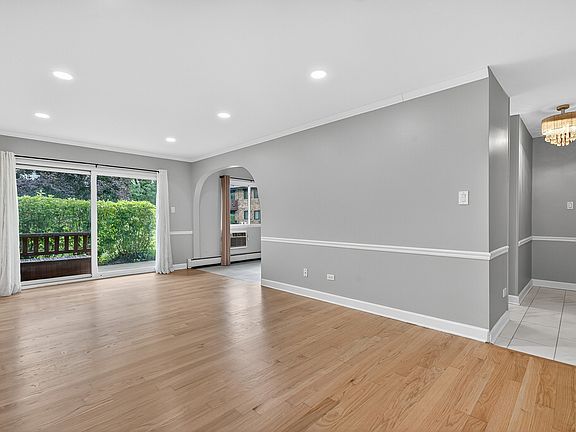 3rd image of 2616 N Windsor Dr Unit 102