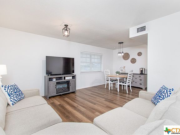 3rd image of 601 Sumbera St