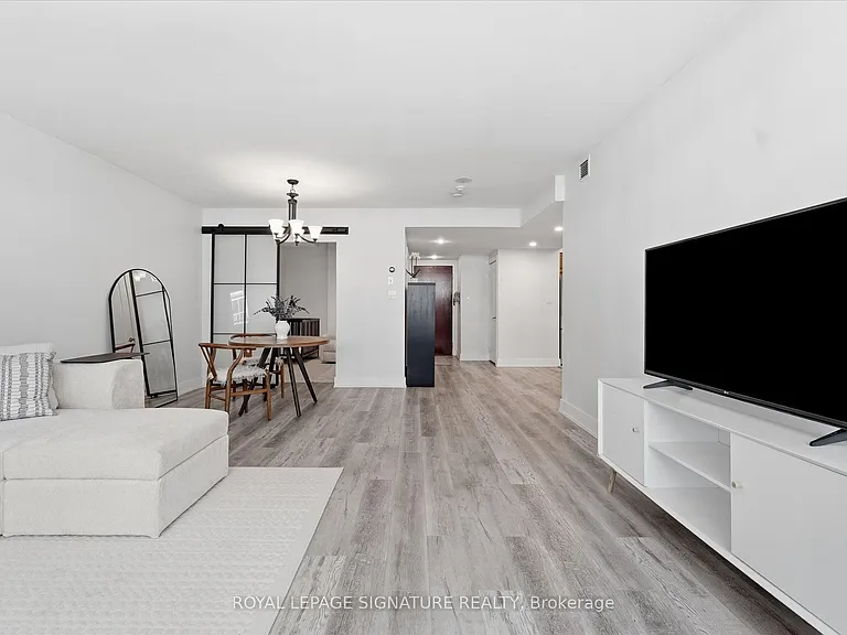 263 Wellington St W #301 — Photo 4