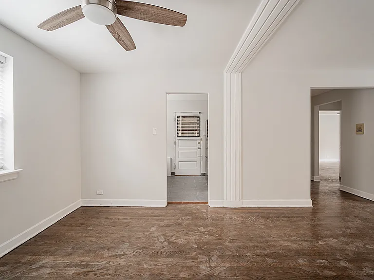 Dining Room 7359-1N