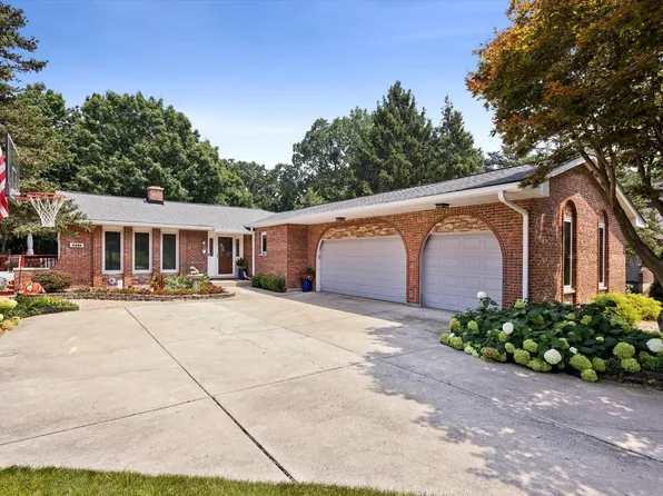 4433 Brittany Dr, Lisle, IL 60532