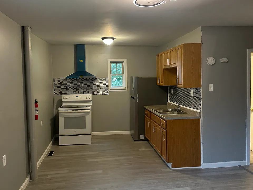 72 S Judson St #3