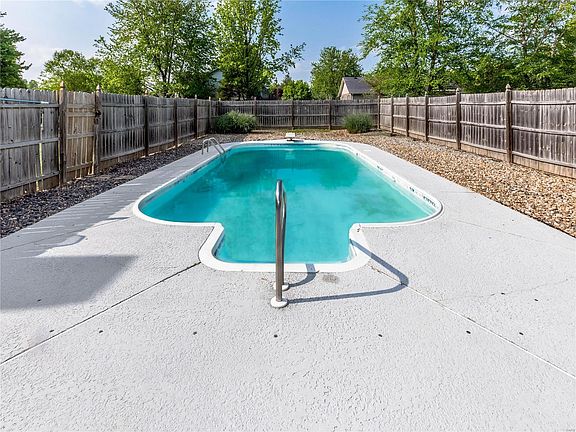 4th image of 8 Dunlap Cove Dr N