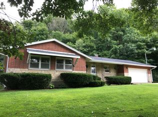 2016 Bluff Rd, Hazel Green, WI 53811