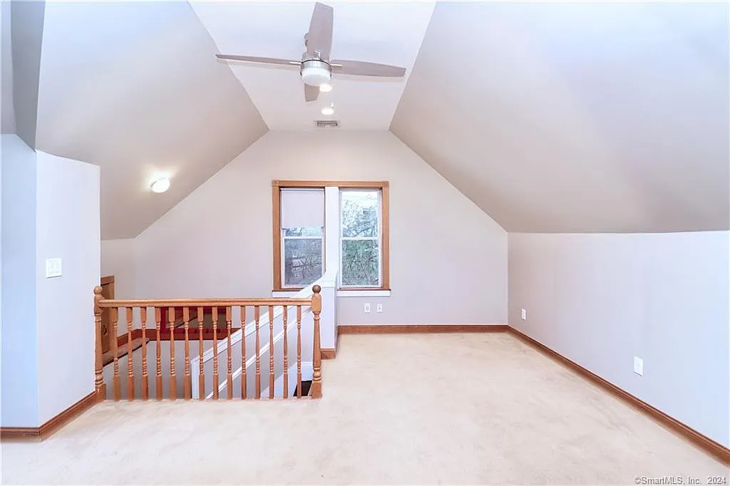 Building Photo - 165 Elm St #3