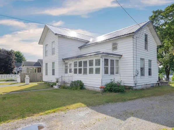 123 Hilltop Ln, Cassopolis, MI 49031