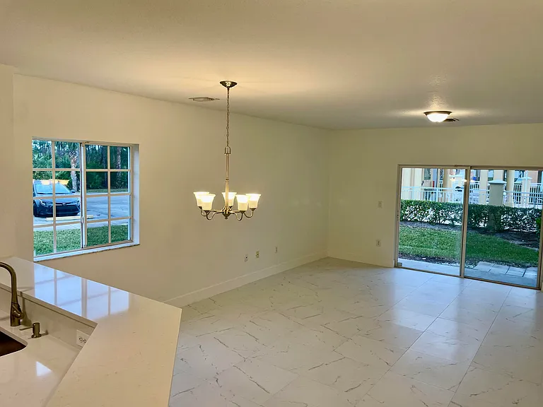 4987 SE Mariner Garden Cir — Photo 9