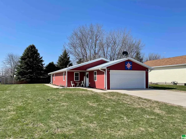 1616 Violet Ln, Storm Lake, IA 50588
