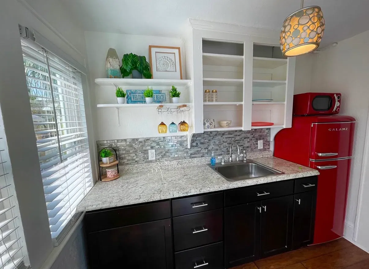 1 bed, 350 sqft, $1,300 — Photo 2