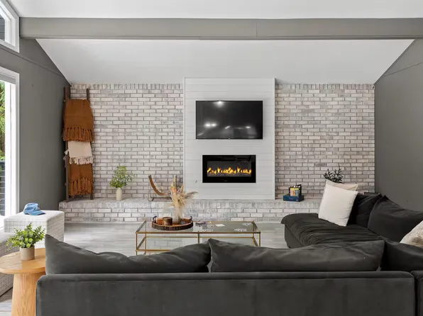 218 Deibert Dr, Stroudsburg, PA 18360