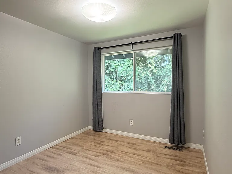 18913 SE 44th Pl — Photo 17