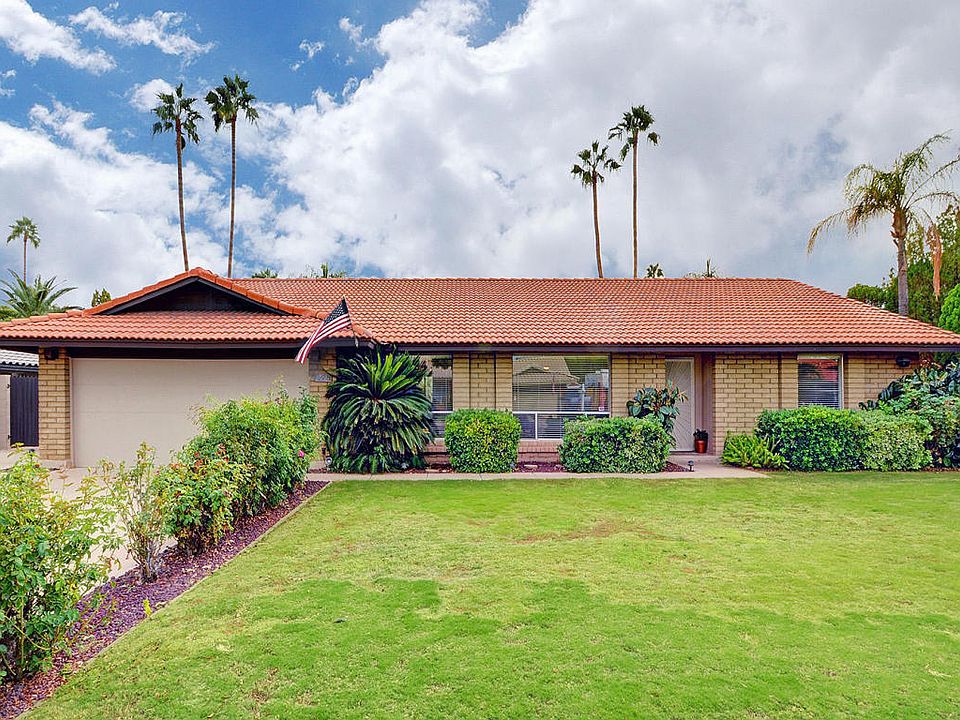 2nd image of 2725 E Altadena Ave