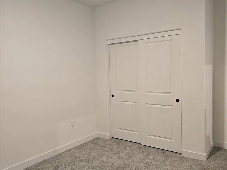 1887 Vincent Dr — Photo 8