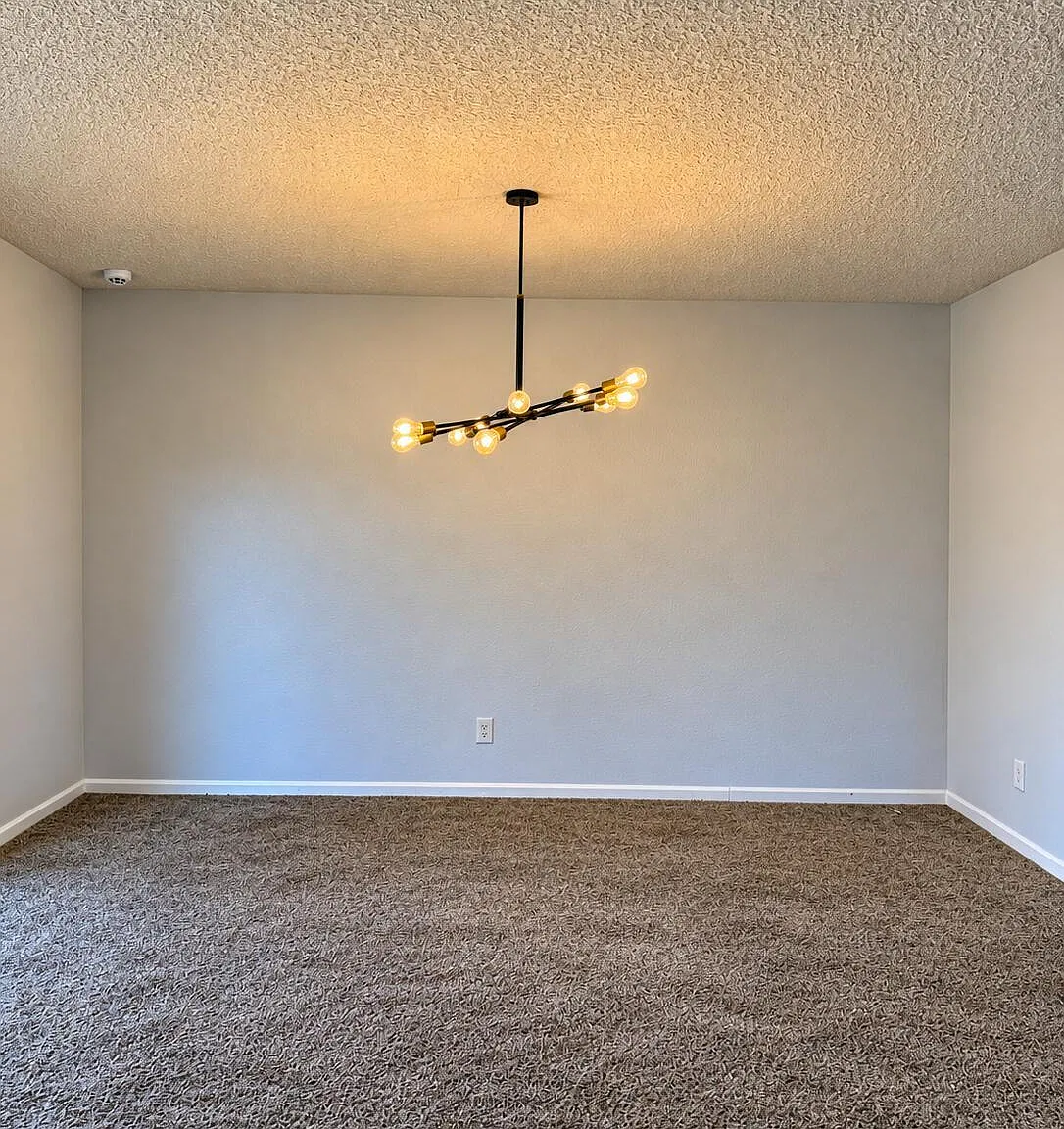 3 bed, 2.5 bath, 1983 sqft, $2,390 — Photo 2