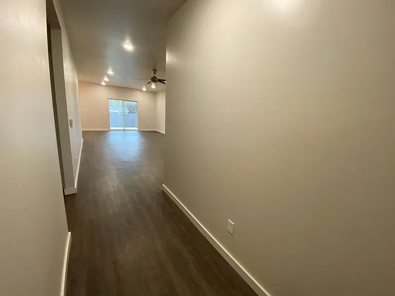 504 Martina Ln — Photo 4
