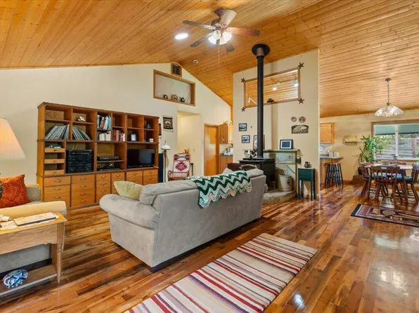 82 Redbud Ln, Willow Creek, CA 95573