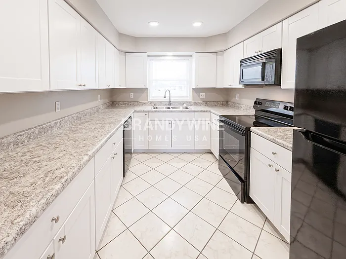 8810 N Orangeview Ave — Photo 8
