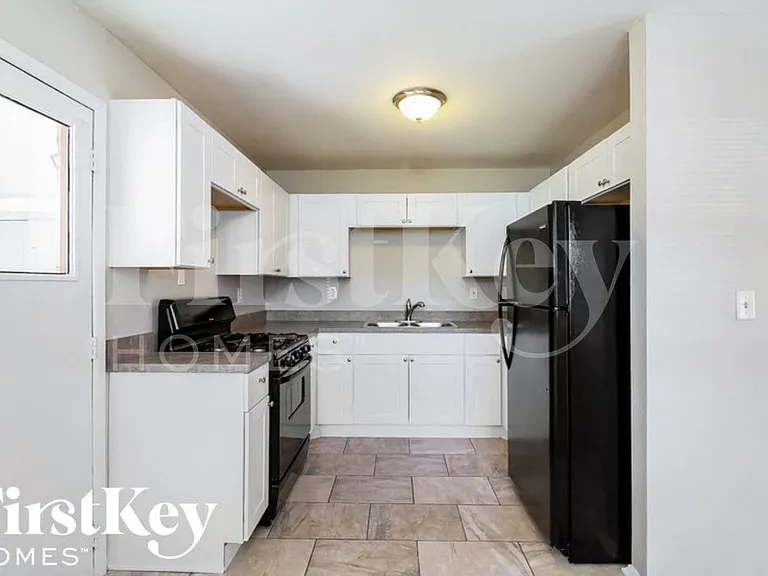 809 N Latham St — Photo 6