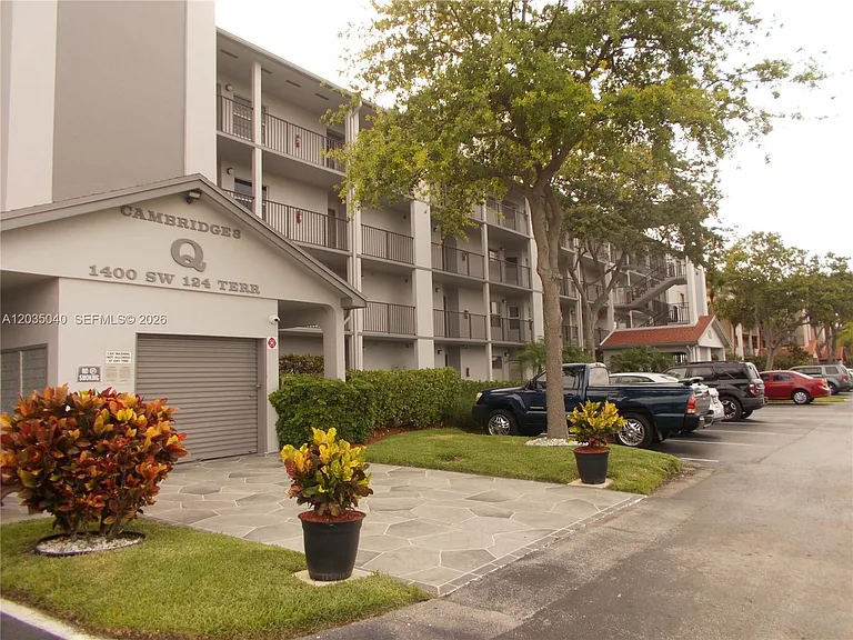 1400 SW 124th Ter #106Q — Photo 3