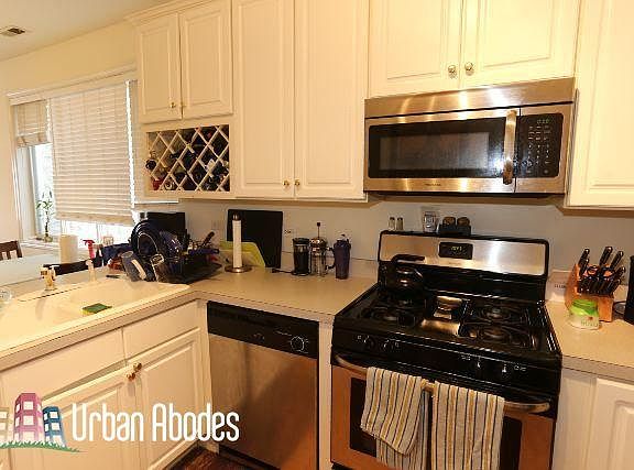 2nd image of 1543 W Walton St #Ua2