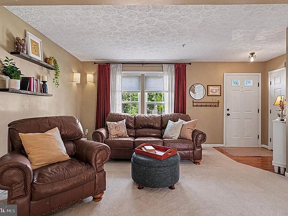 4th image of 467 Rose Way