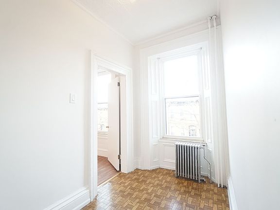 3rd image of 144 Nelson St #3A