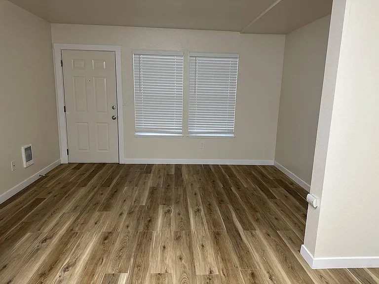 614 S Oakes St — Photo 11