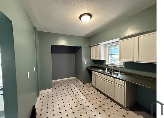 3 bed, $1,604 — Photo 2