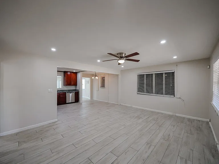 1053 E Weldon Ave — Photo 25