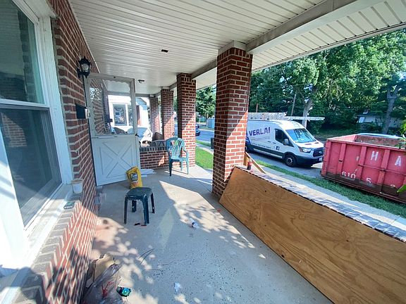 4th image of 220 Woodlawn Ave