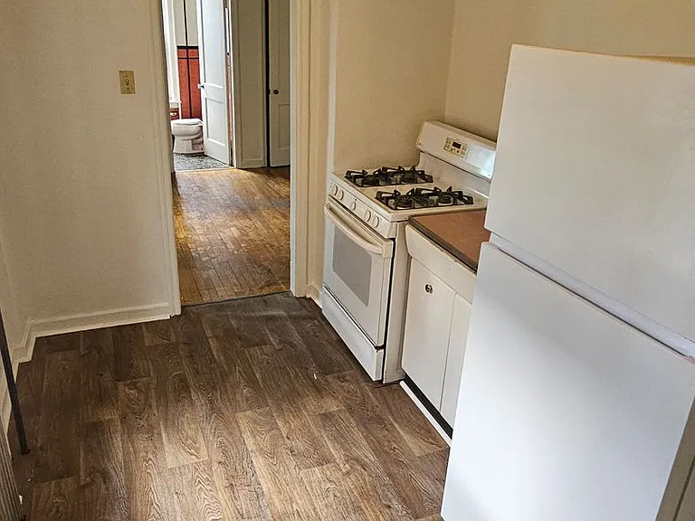 205 Jefferson Ave — Photo 3