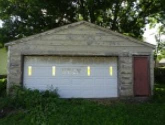 4th image of 413 Cherry St