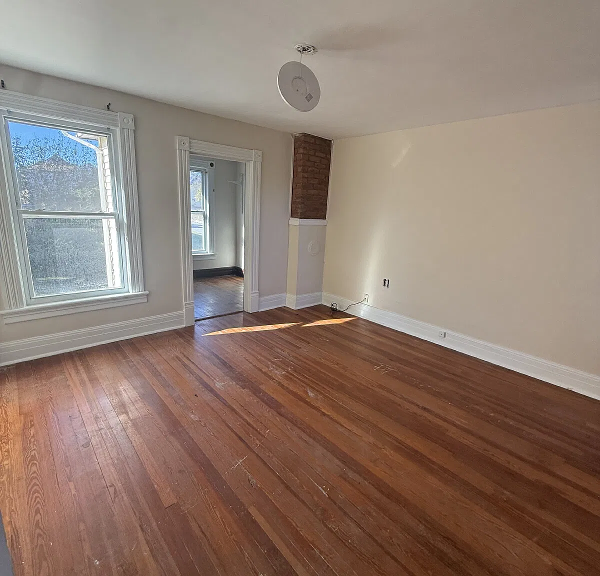 3 bed, 1.0 bath, $1,500 — Photo 3
