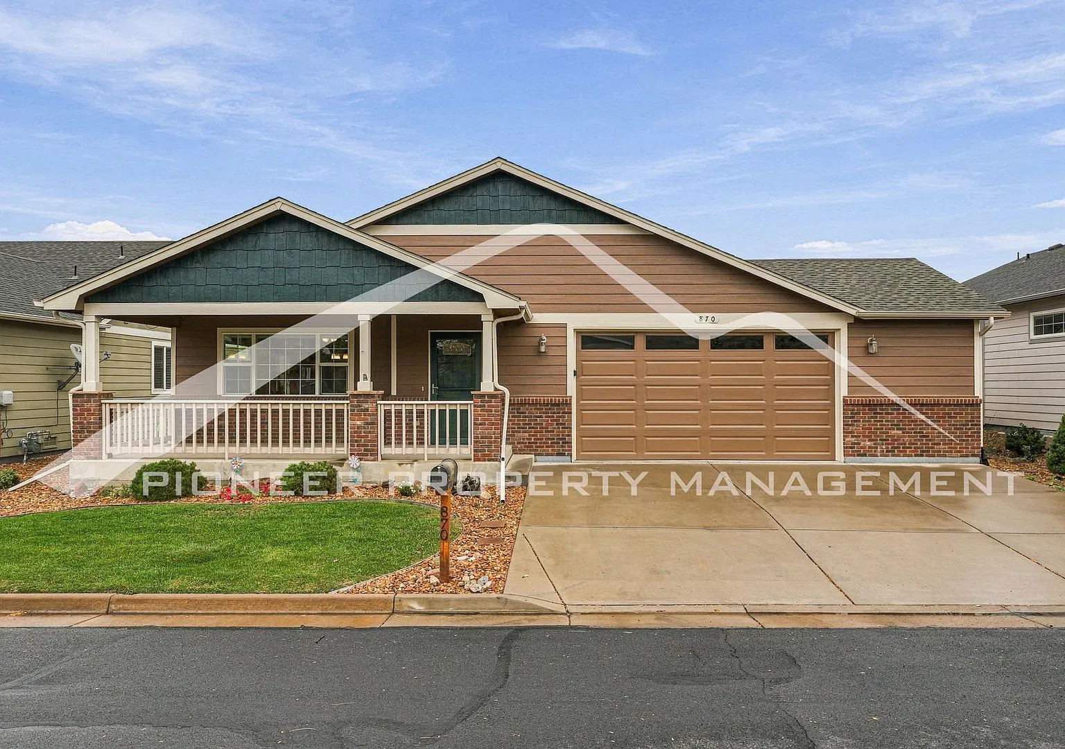 Spacious Home with Garage and Central AC — Photo 2