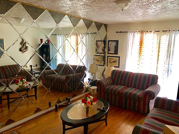 4th image of 554 Bolton Ave