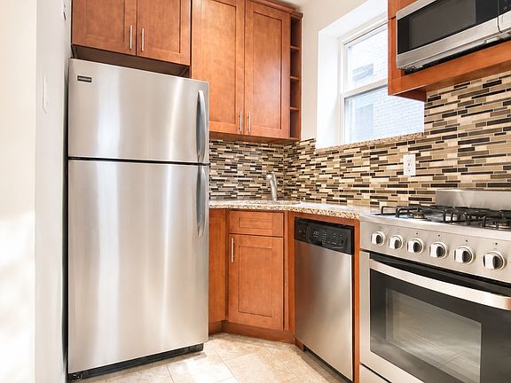 4th image of 710 Amsterdam Ave APT 3C