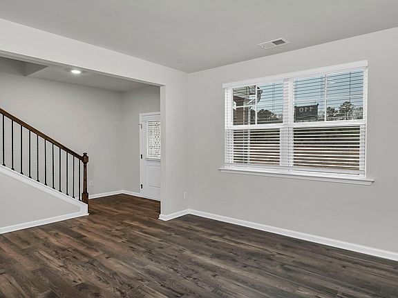 3rd image of 423 Lancashire Ln