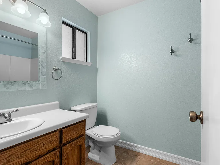 273 E Upjohn Ave — Photo 15
