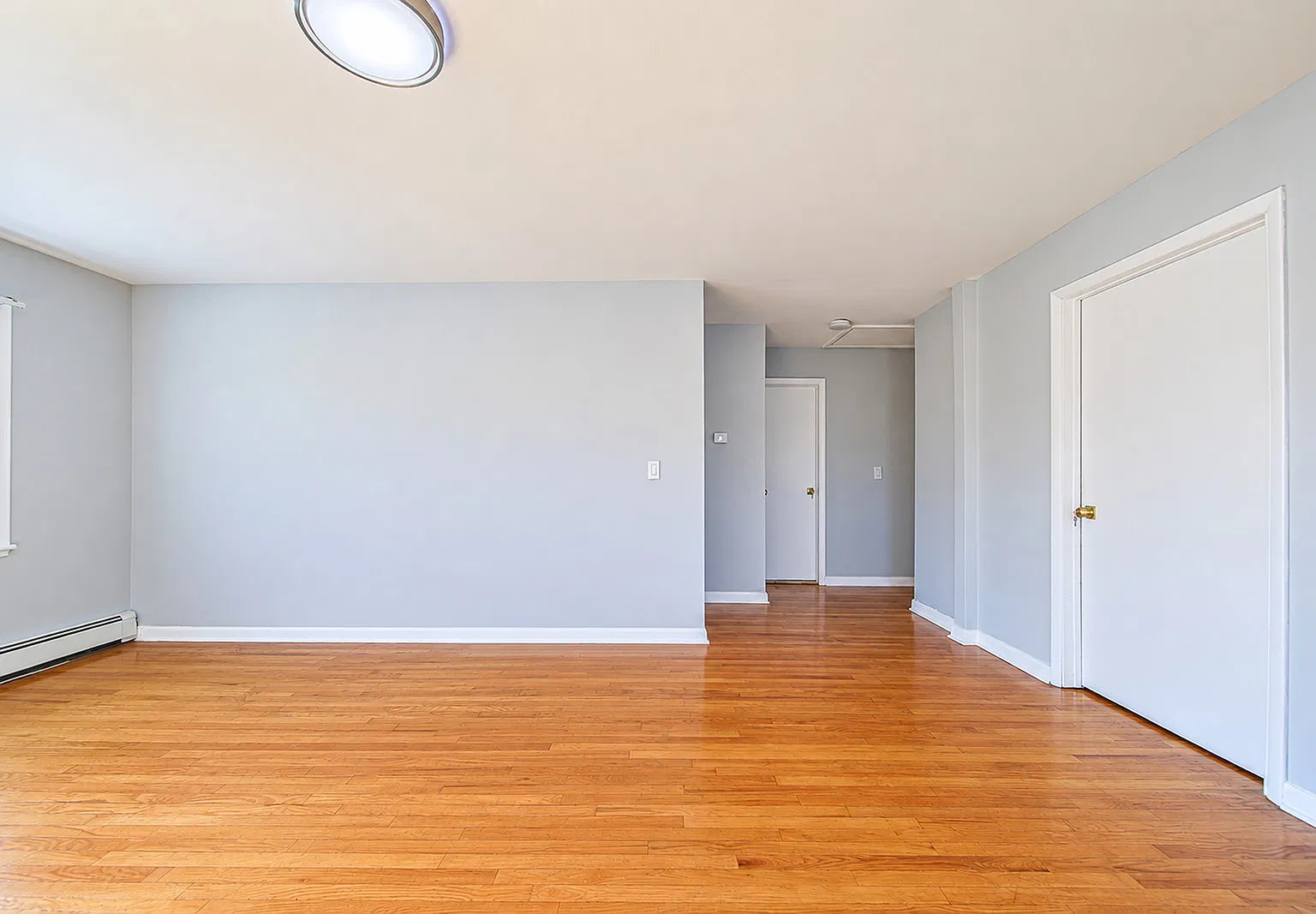 3 bed, 1100 sqft, $2,800 — Photo 3