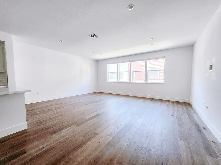 3032 Lamory Pl — Photo 6
