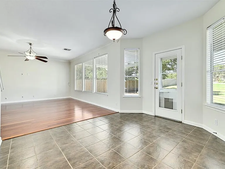 20308 Farm Pond Ln — Photo 3